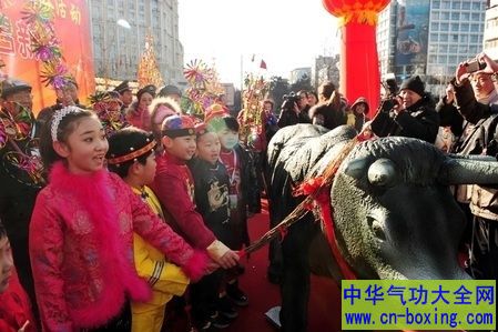 立 春的由来与习俗