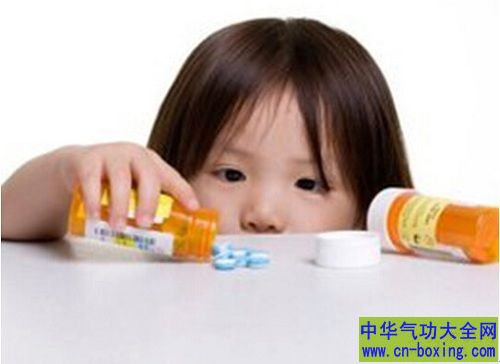 保健品当糖吃