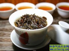 隔夜茶妙用多 可生发治湿疹