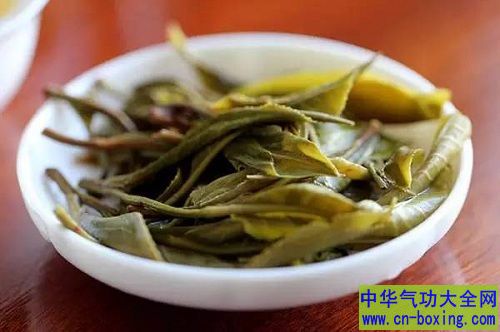 隔夜茶妙用多 可生发治湿疹