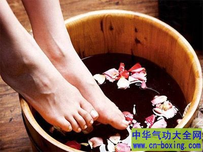 夏天泡脚防冬病 中药足浴的好处有哪些?