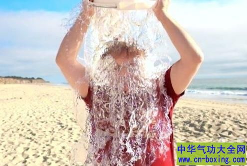流汗后冲冷水澡
