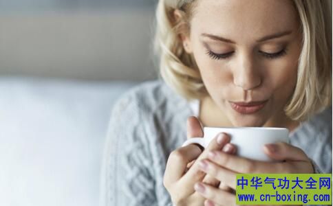 喝热水的十二种意想不到的好处