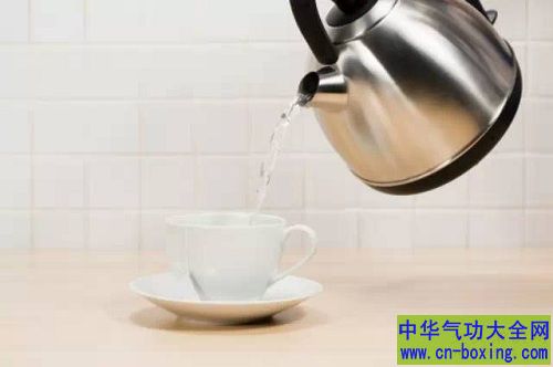 喝热水的十二种意想不到的好处