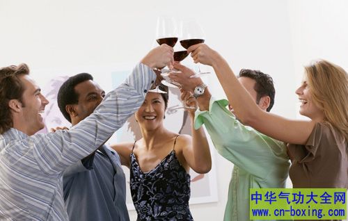 不仅是伤肝 喝酒更易患七种癌症