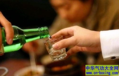 不仅是伤肝 喝酒更易患七种癌症