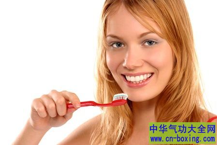 防蛀牙 医师称：最好只吃三餐