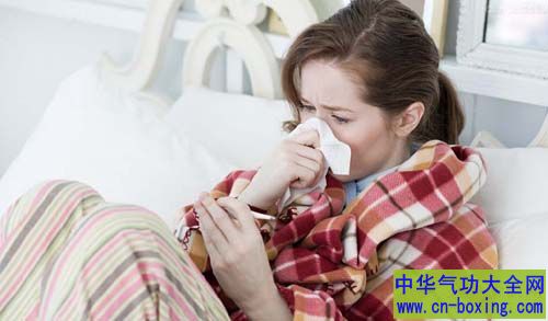 为什么人们在冬天比较容易感冒？