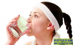 夏季喝水多 小心过量得低钠血症(水中毒)