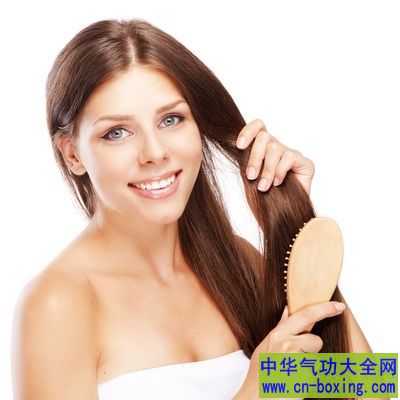 梳子只能梳头？ 还能梳掉颈椎病