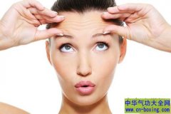 额头出现皱纹 隐藏着什么秘密？