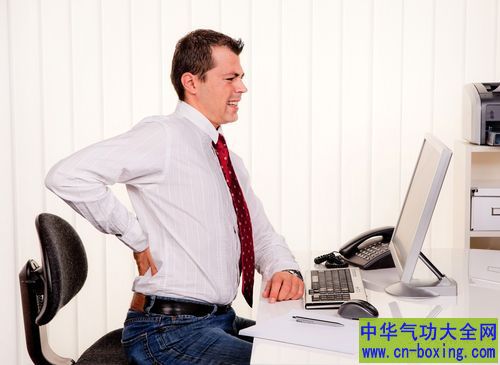 研究：久坐危害不见得比久站高
