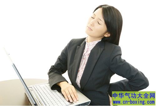 研究：久坐危害不见得比久站高