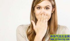 打嗝不停令人烦 7种简易方法止嗝