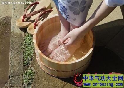 4类人泡脚需格外谨慎 过热过长会增加心脑血管负担
