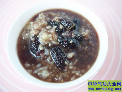 桑椹果粥:视力减退