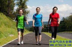 研究：步行小跑大功用 完胜高强度运动