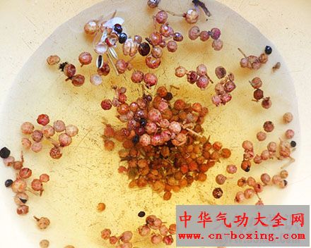 寒冬花椒泡脚有神效 胜过吃补药
