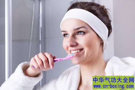 清洁舌苔有助于预防癌症