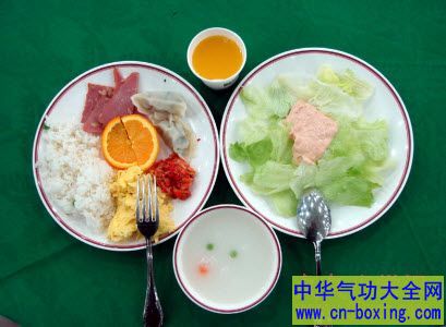 以清淡食物为主夏季