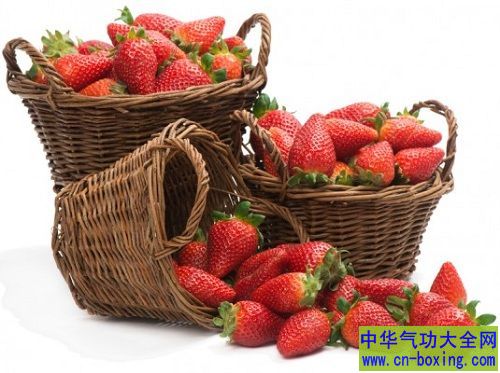 头发经常断裂：吃草莓