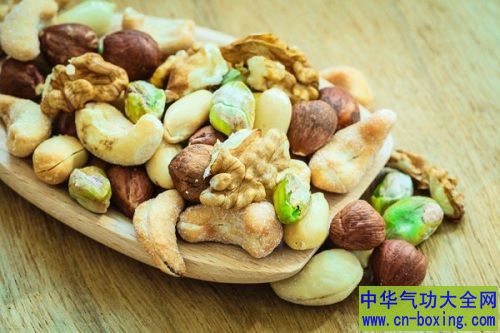 头皮很容易灼伤：吃杏仁