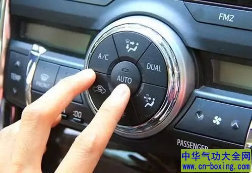 高温暴晒 小心你的爱车变毒车厢