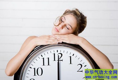 避免咖啡因、酒精和烟草
