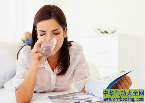 水是最便宜的药！这样喝水功效强大