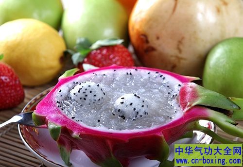 夏 季吃火龙果好处多多 抗衰老防贫血功效强