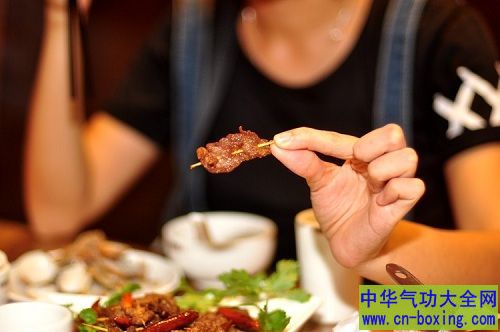 常吃宵夜当心导致胃癌 最好不要吃夜宵易致病