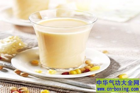 喝豆浆降低胆固醇 5类人不要喝豆浆