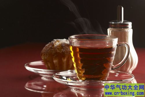 炎炎夏日不怕热 宜改喝热茶去冰品