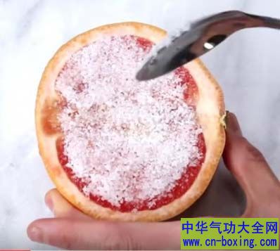 用这个天然方法除去厨房污垢 环保又健 康