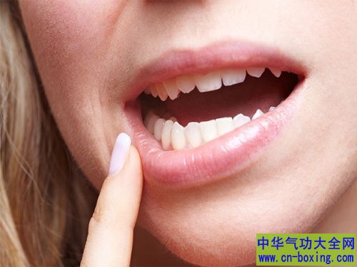 刷牙流血以为是火气大？当心患牙周病、掉牙