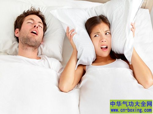 打呼到旁人受不了？快来试试4种止鼾法
