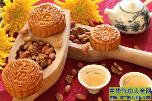 中秋节必吃的传统食物有哪些？
