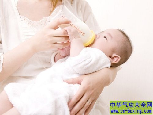 母奶v.s奶粉哪一个易蛀牙？宝宝3个防蛀方法