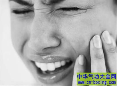 为何女性比男性更容易蛀牙？