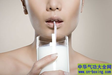 警惕！晚上吃宵夜别“碰”5种食物