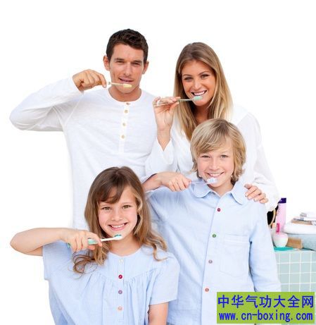 刷错牙 牙垢比排水孔黏垢还脏
