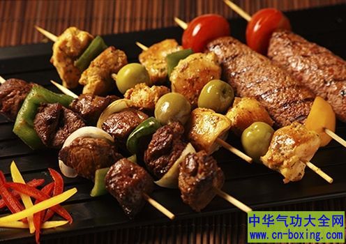 少吃辛辣肥腻、生湿助湿的食物