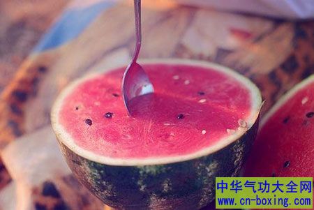 吃西瓜还有这样的禁忌 西瓜不能挖着吃