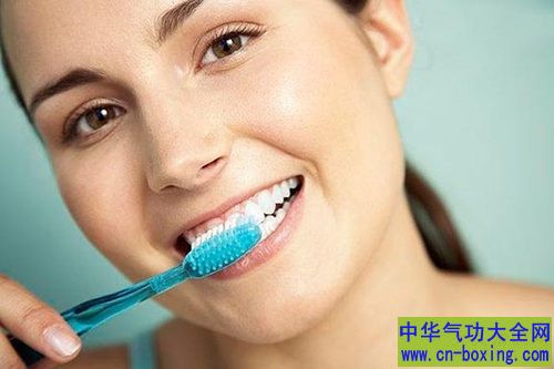 怎么去除牙渍？美白牙齿推荐橘皮去牙渍法