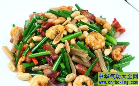 炒菜时加入多种含盐调料