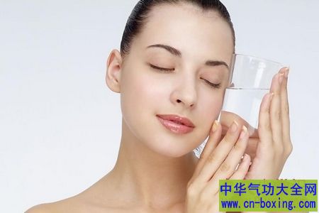 喝水喝出健康！这些养生小秘诀绝对要记牢