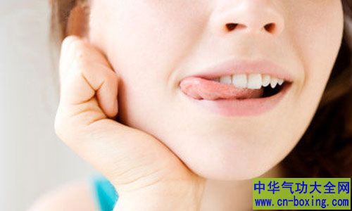 三招解决冬天嘴唇干裂问题