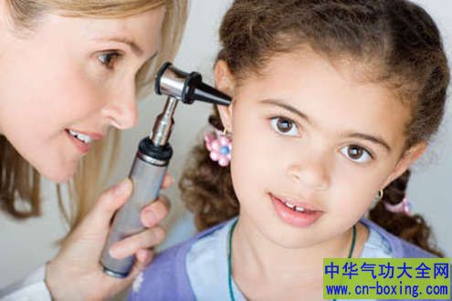 不明异物进入耳朵 紧急居家处理3妙招