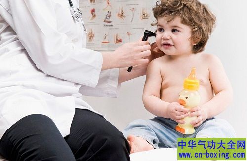 不明异物进入耳朵 紧急居家处理3妙招