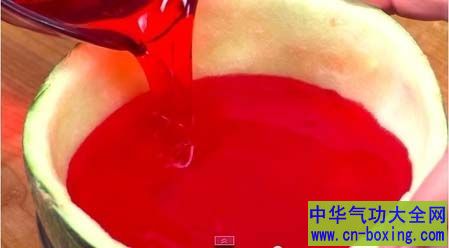 好吃又好玩 教你制作冰凉果冻西瓜